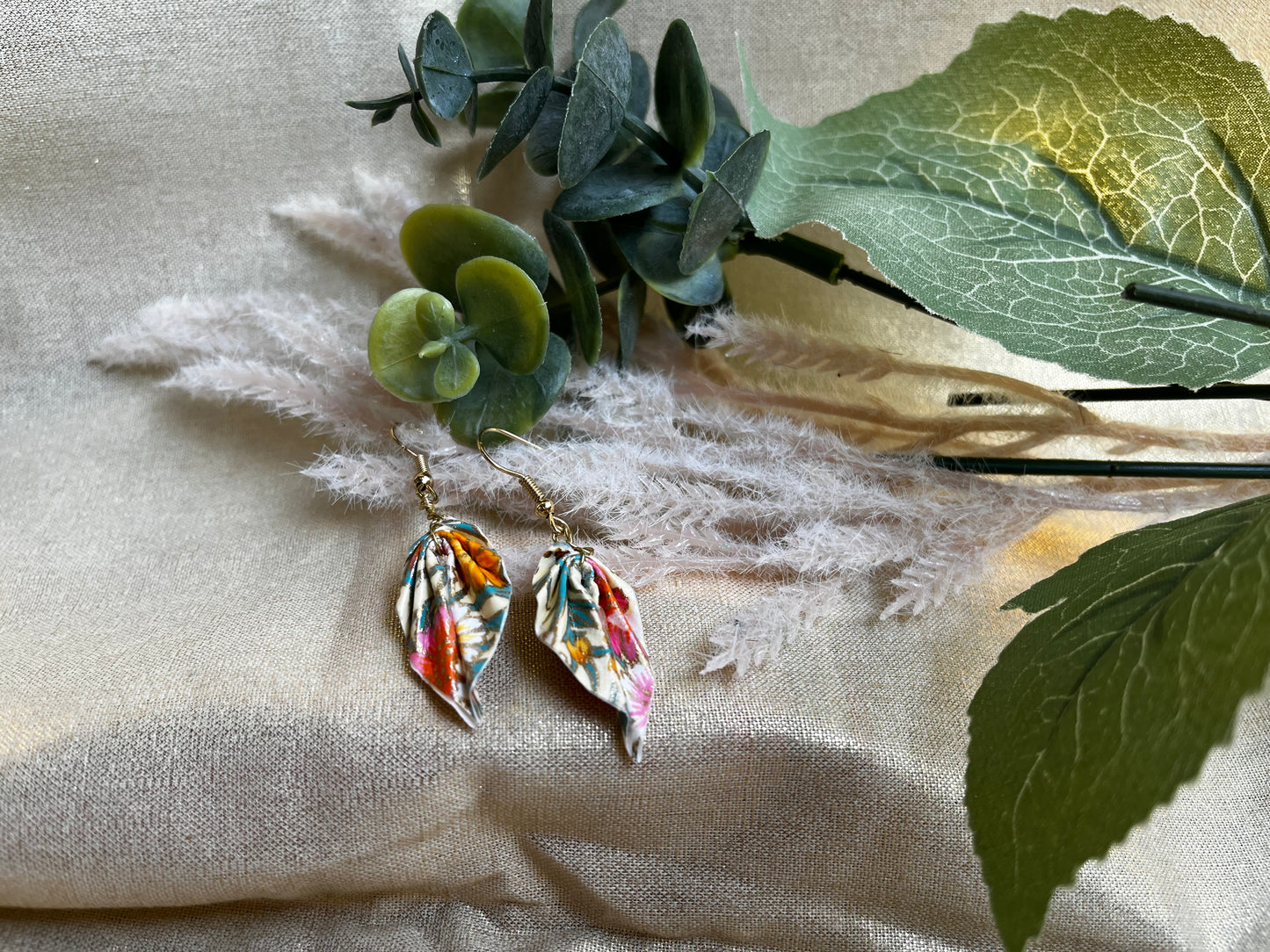 Leaf dangle earrings
